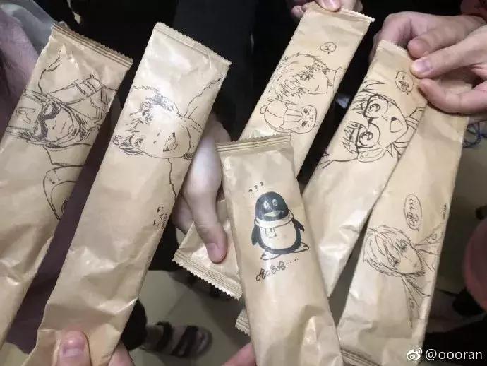 外卖小哥颜值高走红,全网最牛外卖小哥画画