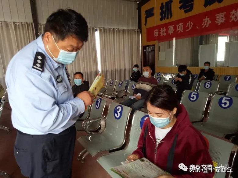 交警大队一盔一带主题宣传措施,一盔一带安全宣传交警