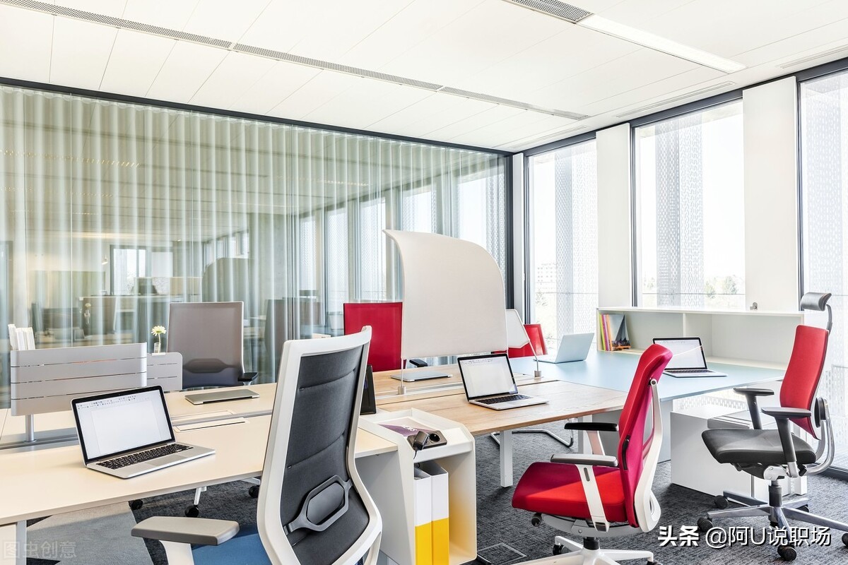 雷军顺势而为才是企业成功的关键,小米创始人雷军的第四次年度演讲