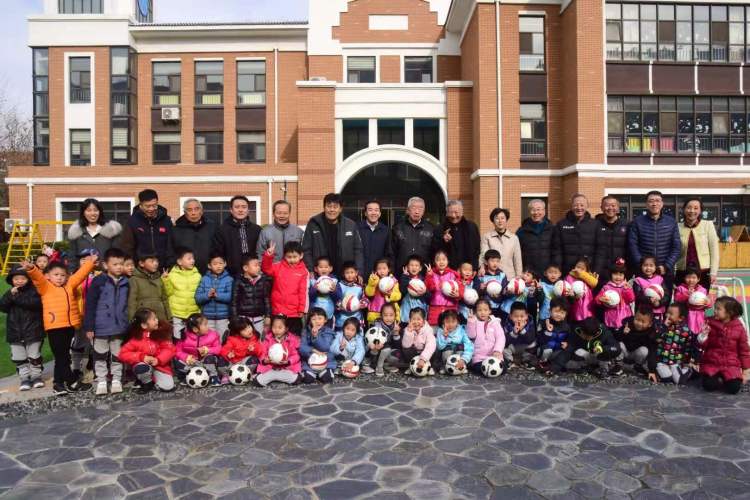 足球大咖汇聚“娃娃足球工程”成果展示在青岛城阳举办