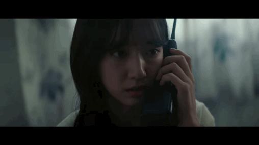 千万不要接来自过去的电话，女主救活了爸爸，但恶魔杀手也跟来了