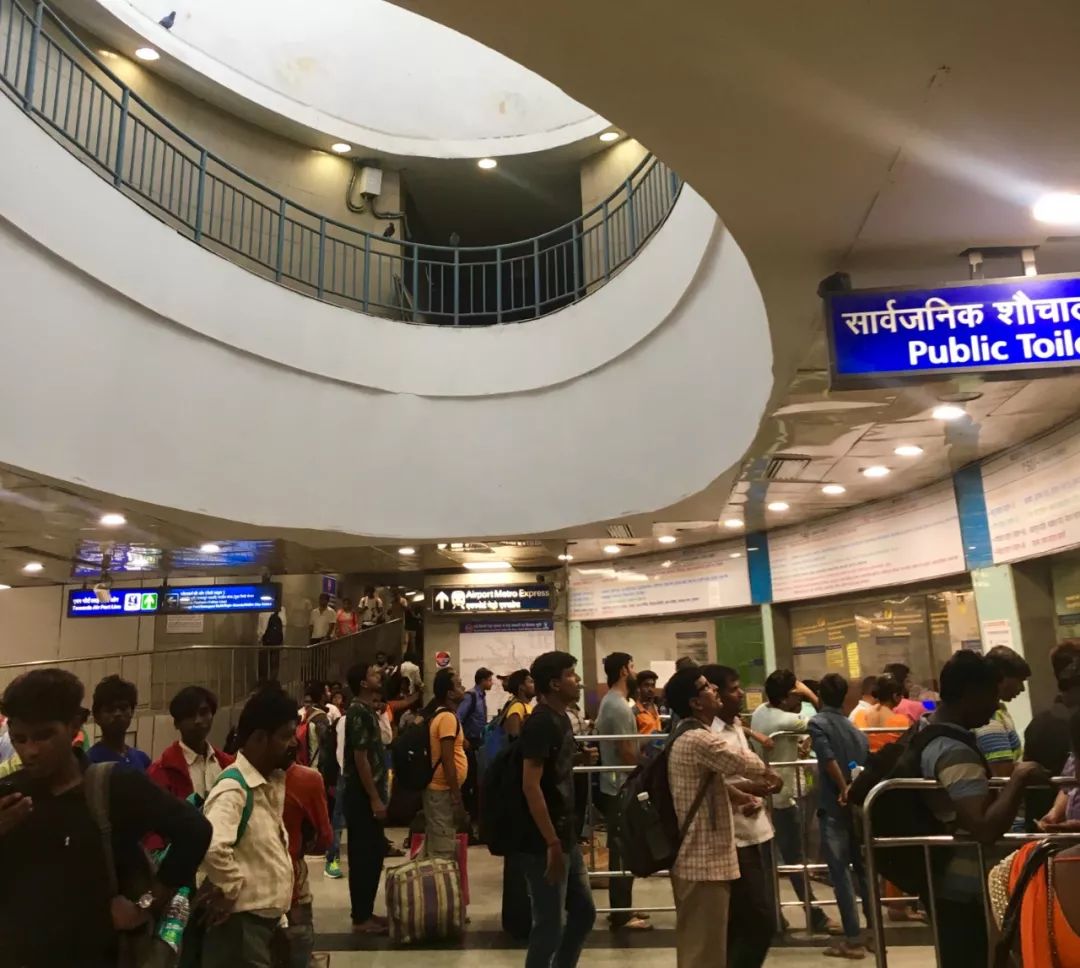 《遇·见》|初到印度-大国机场金碧辉煌小巷摊贩变相营销