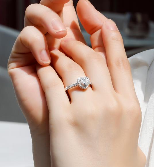 钻戒pt950和pt750区别,Pt950跟Au750有什么区别