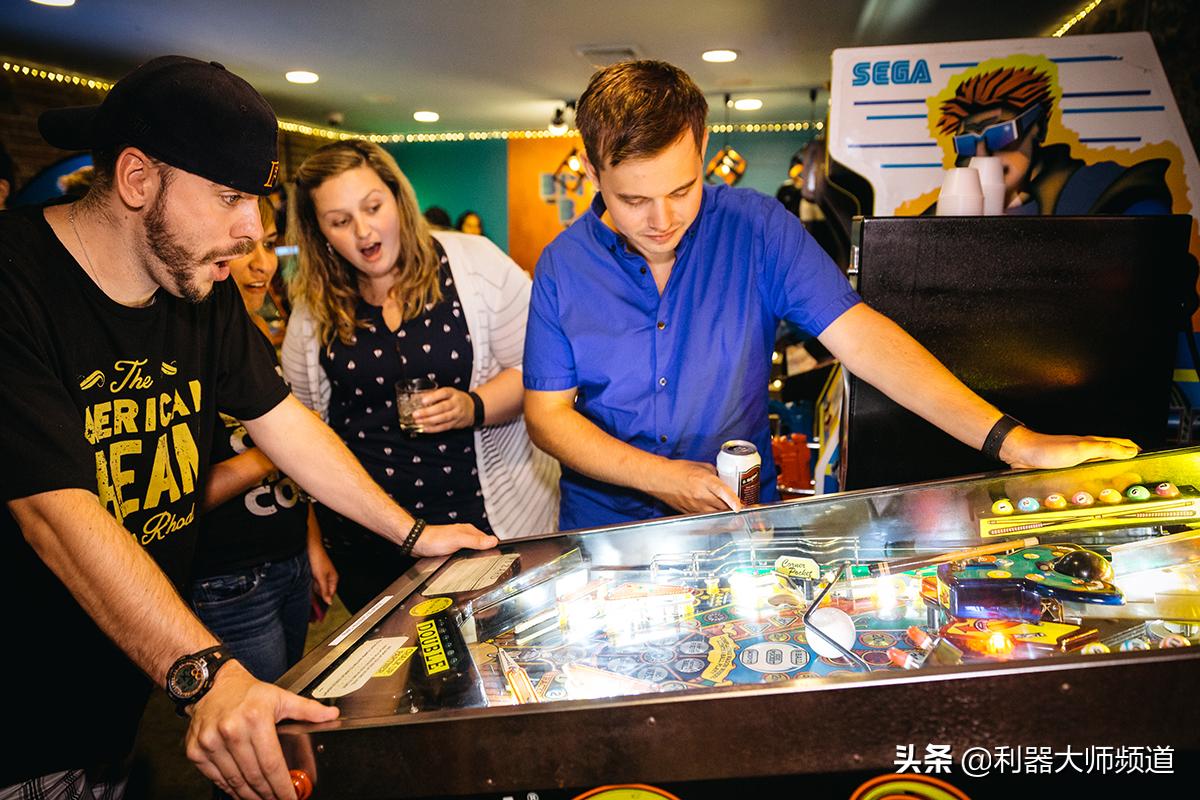 大叔建立一个酒吧游戏的知识网站，依靠广告获利，月入2.2万元