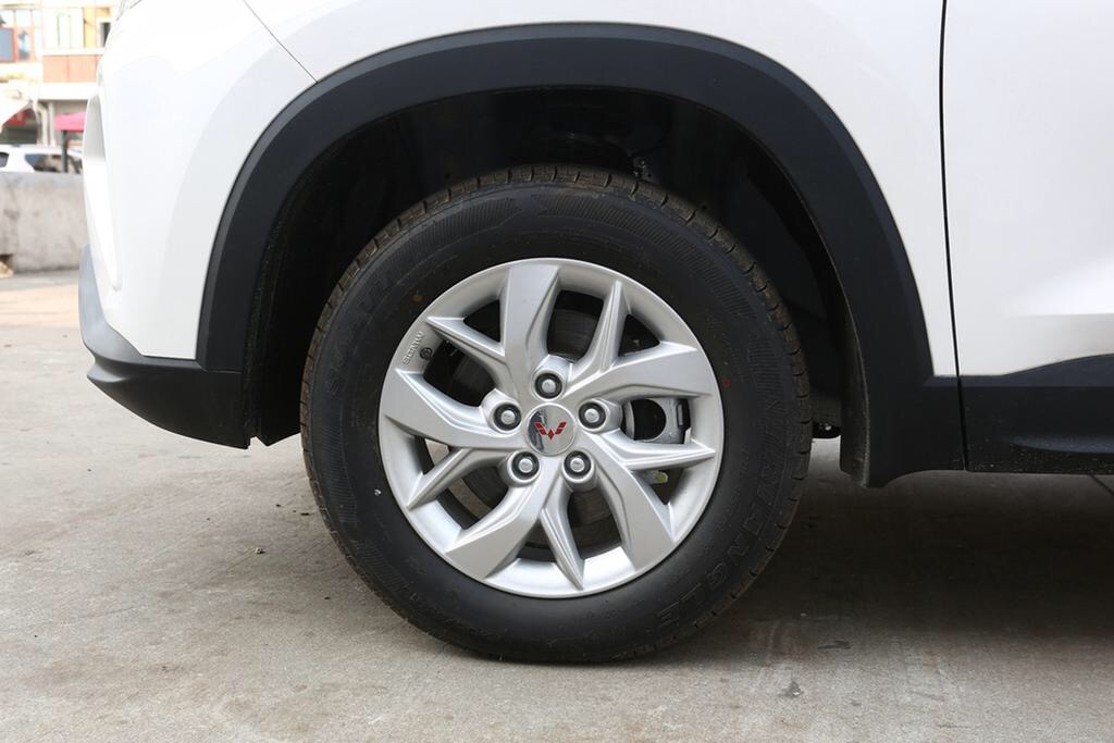 承载几代人的梦想和希望,承载梦想的车五菱