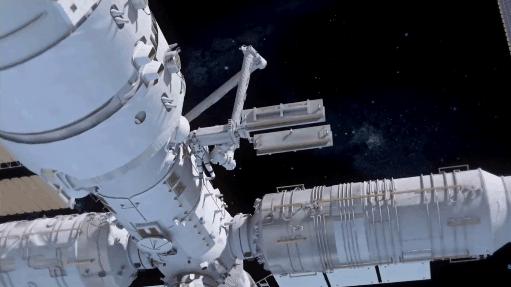 空间站机械臂拆卫星,空间站机械臂拆翅膀