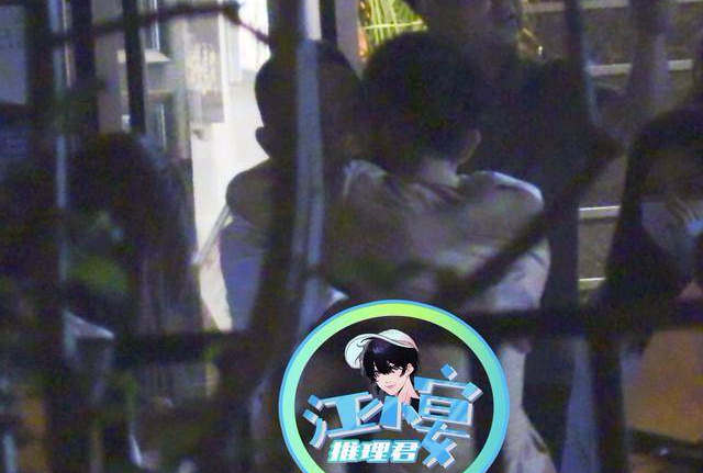 曹云金与富婆女友疑分手?前妻孕期出轨,相声馆倒闭事业爱情全完?