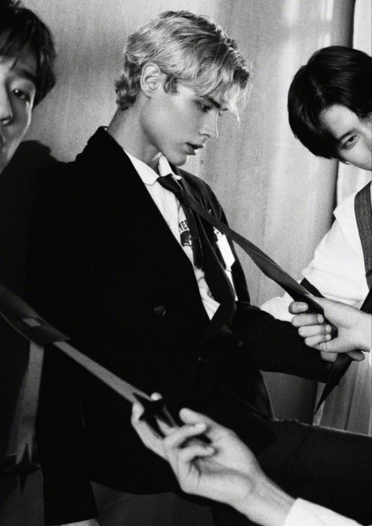 利路修颜值这么高？换上新发型掀起刘海后，被调侃自我防爆第一人