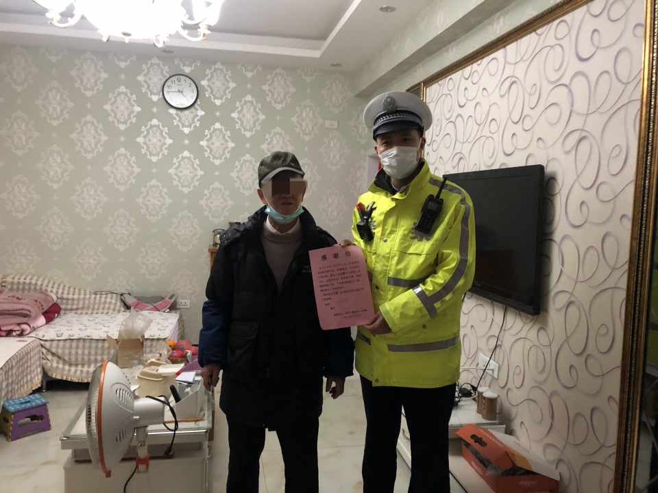 远亲不如近邻关爱老人,老年人远亲不如近邻的视频