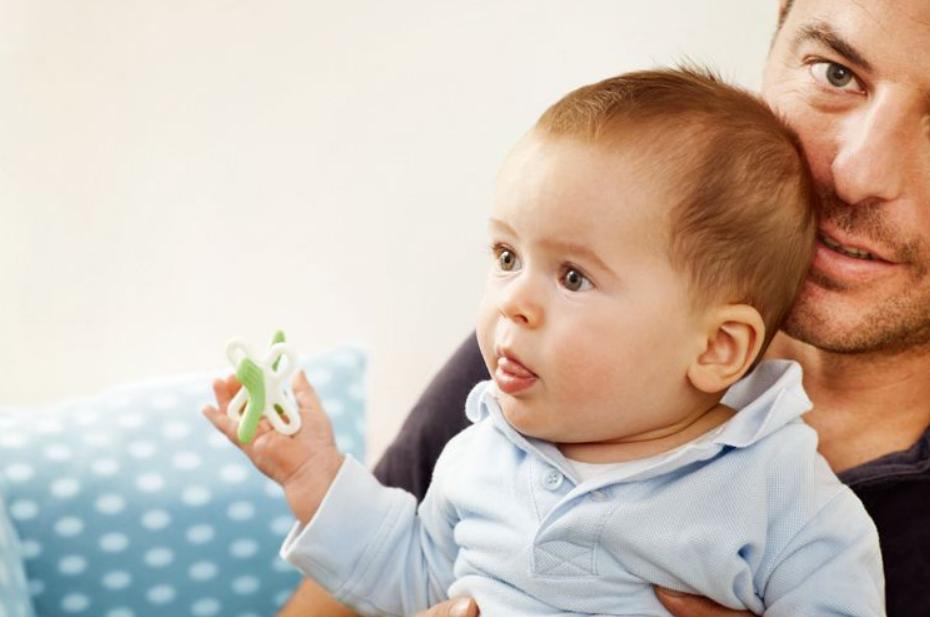 怎么给小孩断奶才不哭,孩子一岁半怎么过渡式断奶