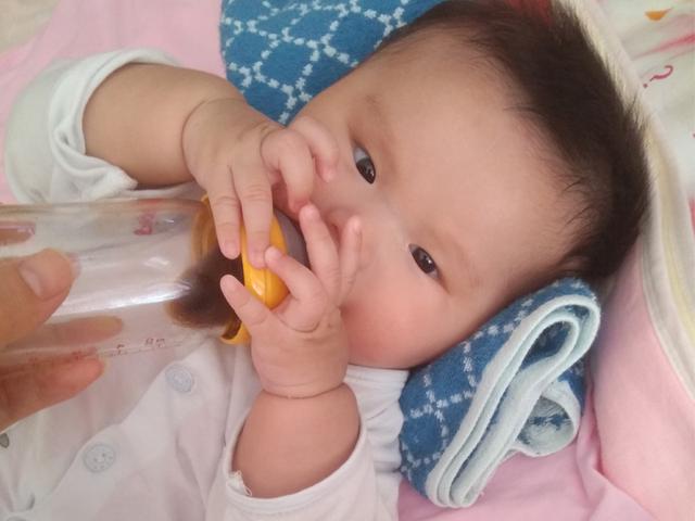 七个月婴儿喂药的技巧和方法,11个月的宝宝喂药难怎么办