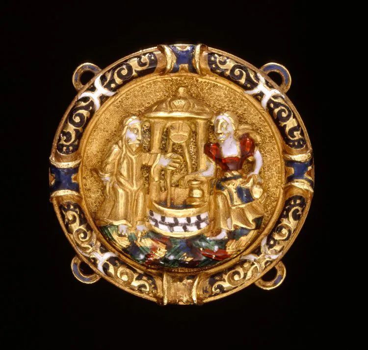 珍珠当牙签，红宝石镶圣经，还是Gucci和香奈儿的灵感缪斯