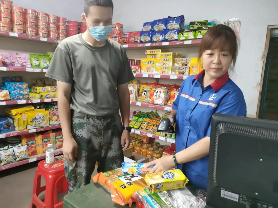 易捷便利店品牌,一起看兵哥哥们的视频