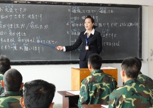 老师上课戴扩音器有什么坏处,戴扩音器上课对教师有什么危害