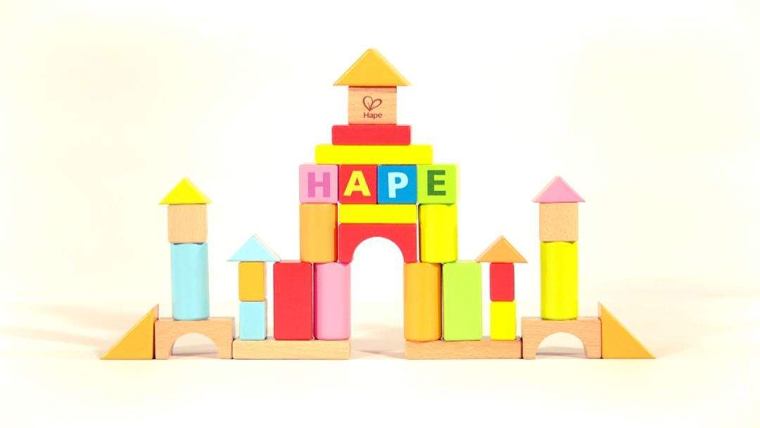 怎么启发孩子玩积木的勇气和兴趣,拼积木可以锻炼孩子的左右脑