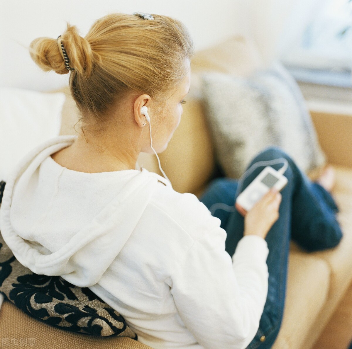 好好的屁股上长疙瘩什么原因,屁股上两坨黑印子怎么改善