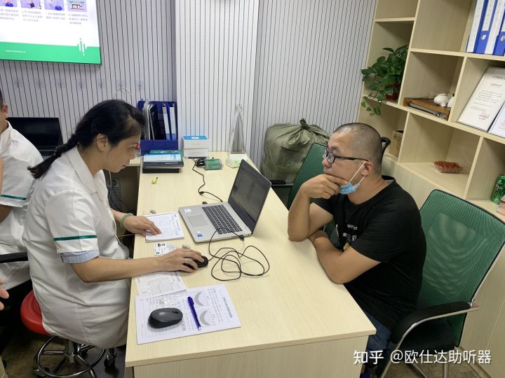 买助听器应该去哪里买,助听器必须本人去专营店配吗