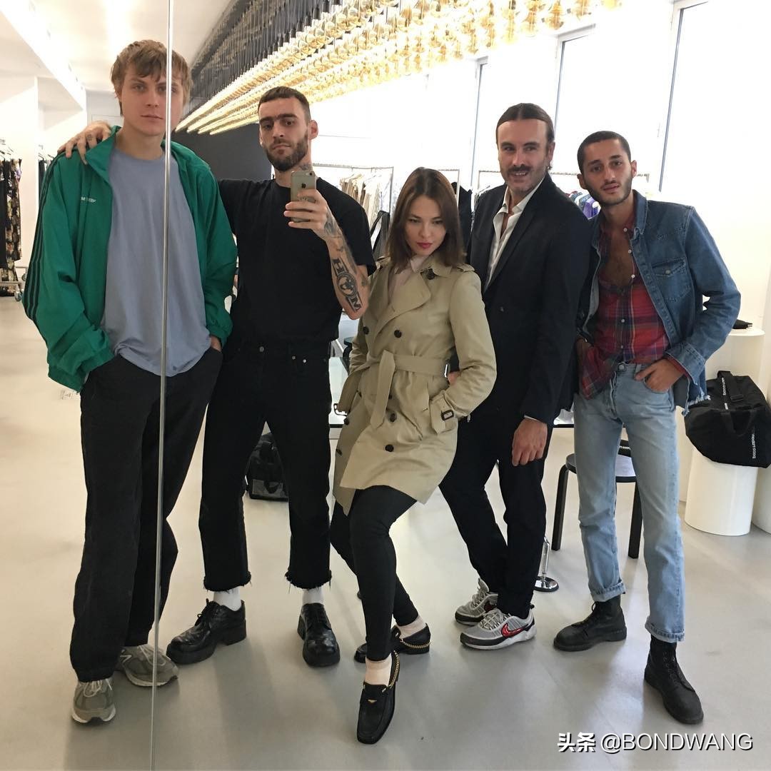 abra品牌鞋,为乔布斯设计logo的设计师