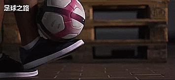 花式足球技巧学会了快去试试吧,简单花式足球过人技巧