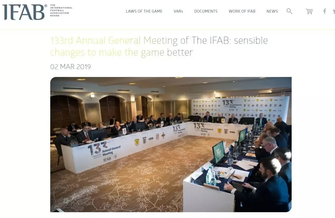 足球新规则罚点球假射,足球规则犯规与不正当行为