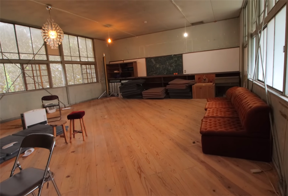 80后小伙回荒废10年农村大学,80后小伙回荒废十年的农村大学