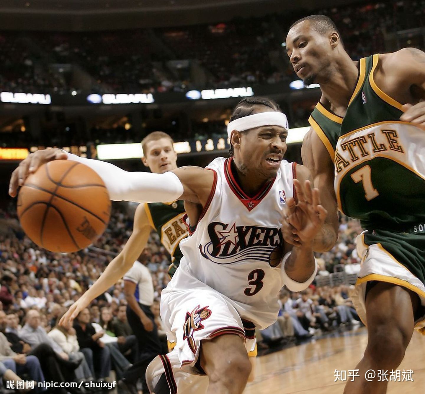 为什么中国人喜欢篮球而不是足球,中国打篮球的多还是踢足球的多