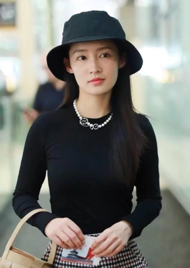 李沁的指甲油,李沁涂脚指甲油