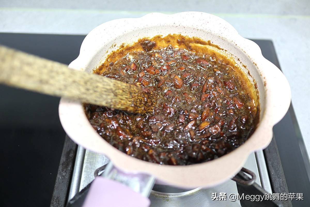 红枣糕简单又好吃的方法,香甜软糯的红枣糕绝对没有色素