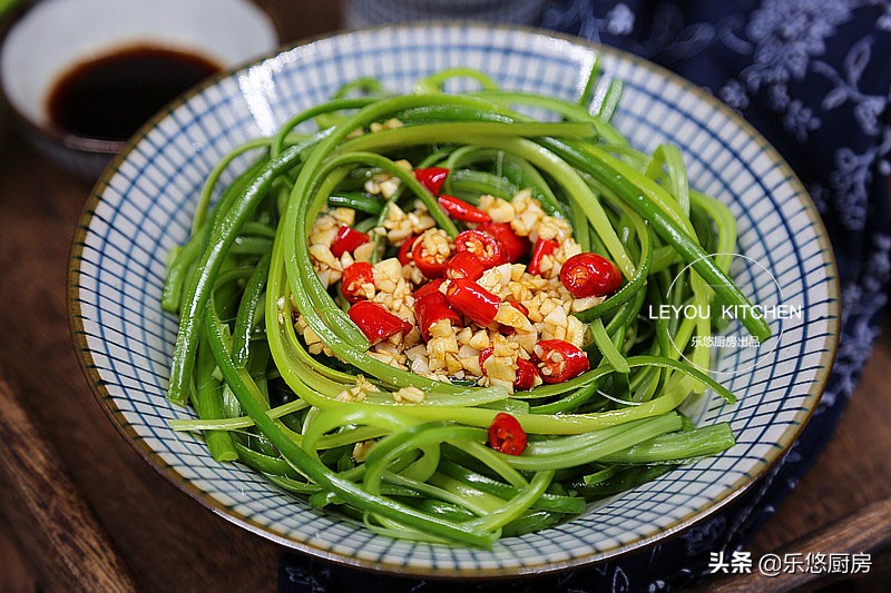 第一名厨四道过年切了就吃的凉菜,过年年夜饭不用辣椒的凉菜怎么调