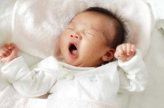 宝宝明明很困却不愿意被哄睡怎么办？家长需要知道有这5种原因