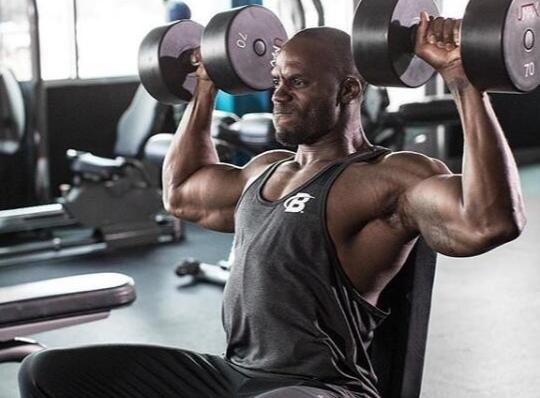 简单有效的哑铃锻炼方法,适合新手的哑铃的正确锻炼方法