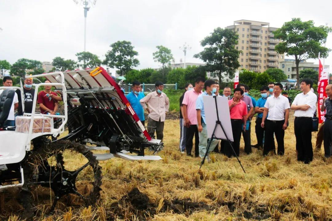 喜迎丰收节！新型农业机械推广到福州长乐田间地头