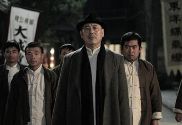 服装厂工人经商成富豪,90年代身家过亿,却不愿借钱让儿子买房