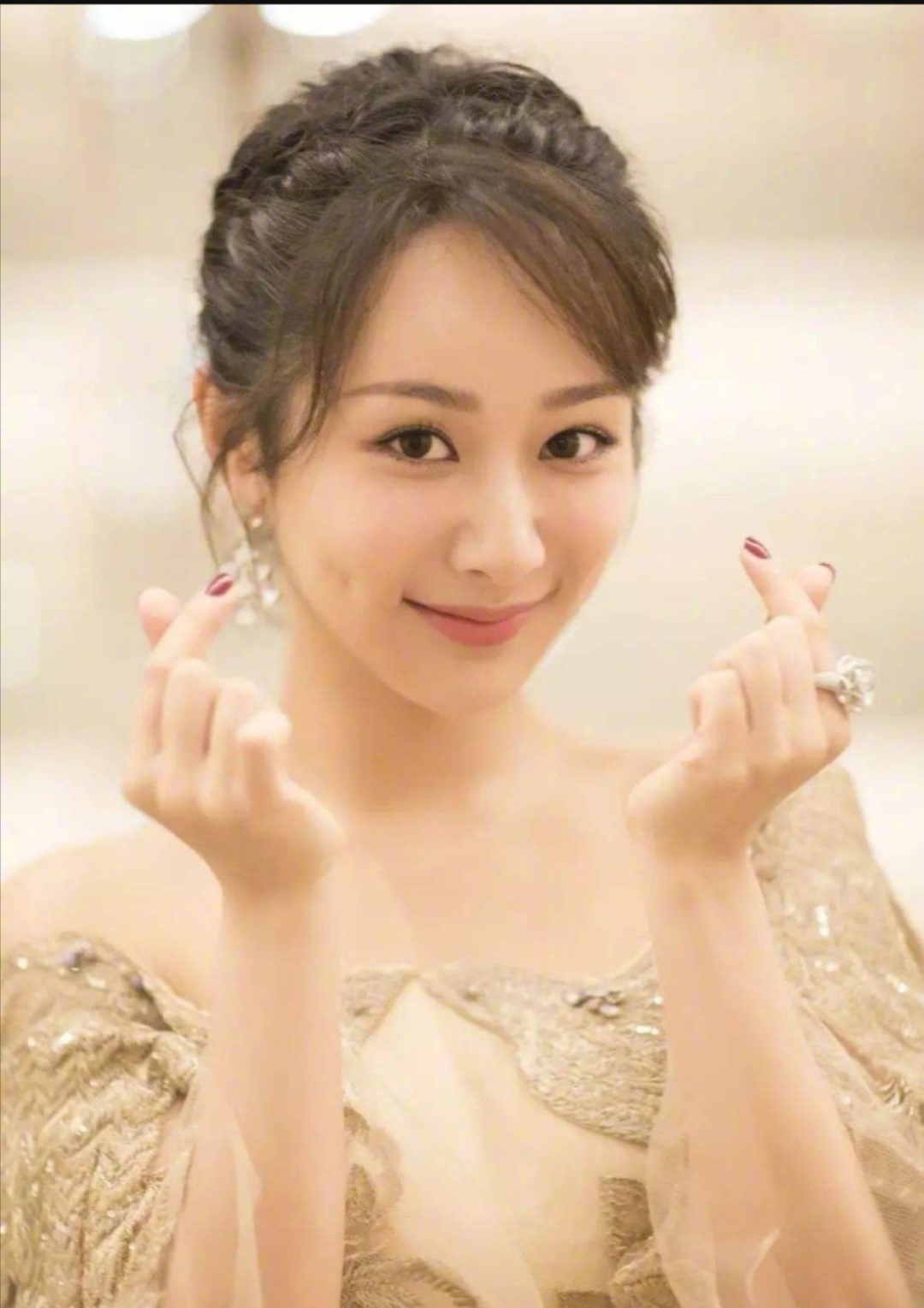 迪丽热巴脸好吗,迪丽热巴好看脸型