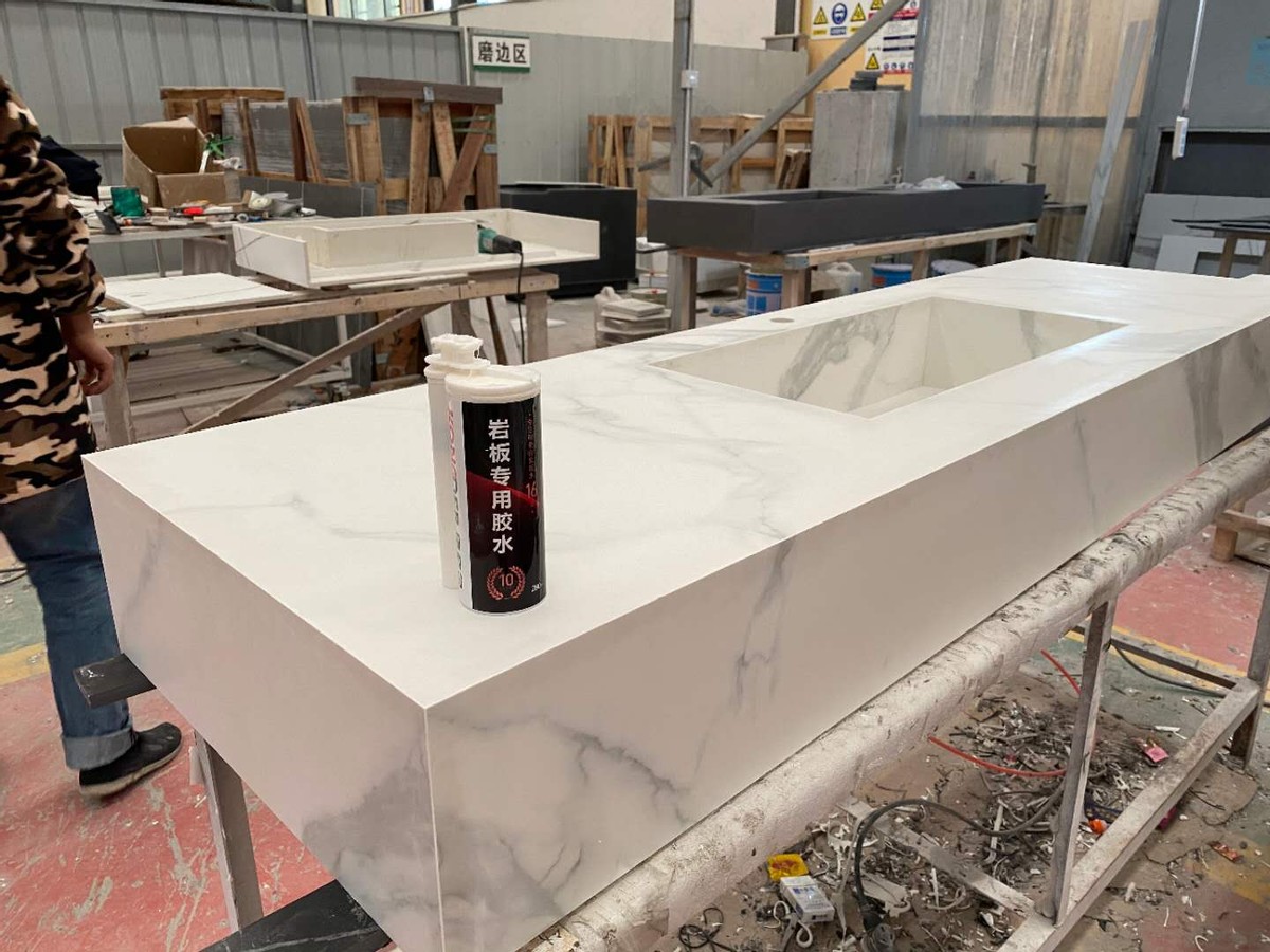 岩板一体盆四个角开裂什么原因,岩板一体盆开裂