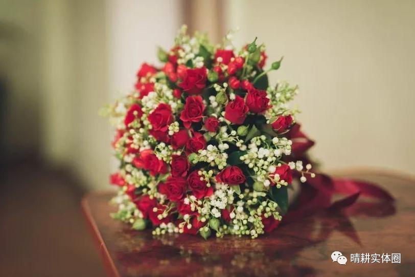 卖鲜花的创意广告词发朋友圈,鲜花店发朋友圈的文案