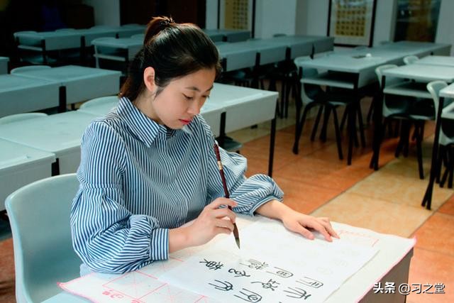 练字用什么颜色的毛边纸,描红字帖和临摹字帖有什么区别