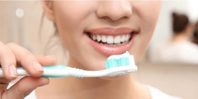 用手抠掉黑色的牙结石,有啥办法能抠掉牙结石