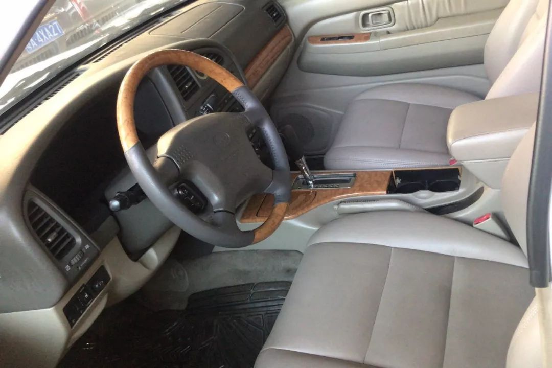 这台思域当年售价比雅阁还贵，如今车友为情怀将其收入囊中