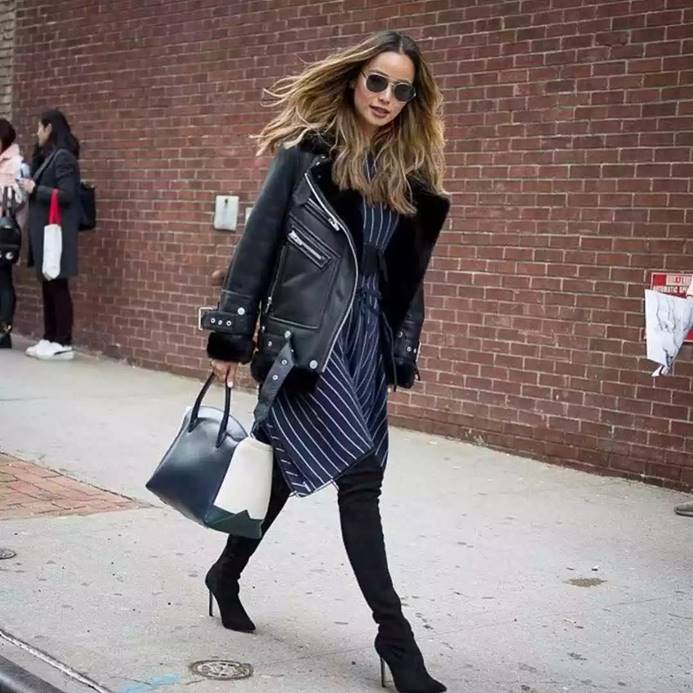 皮衣怎么穿显得时尚 (皮衣这样穿随性帅气气场十足)