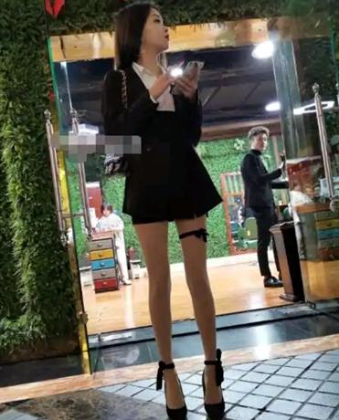 大腿上为什么绑黑带,女孩子大腿上绑黑带啥意思