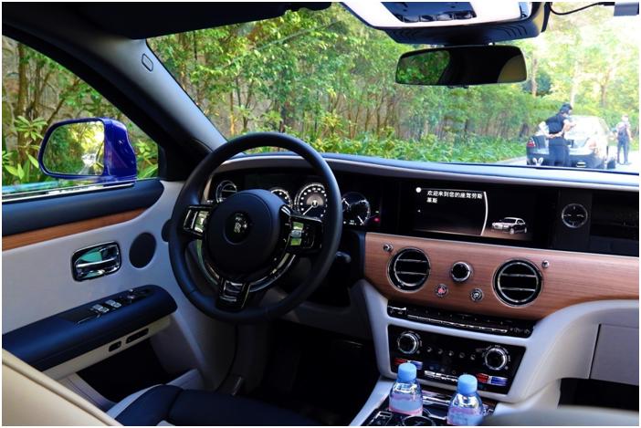 试驾劳斯莱斯古思特新款,新款劳斯莱斯古思特沉浸式体验