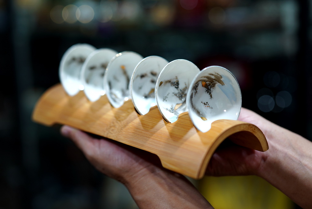 一篇10万+的文章，引出众人询问：你那卖日本瓷的朋友都有啥？