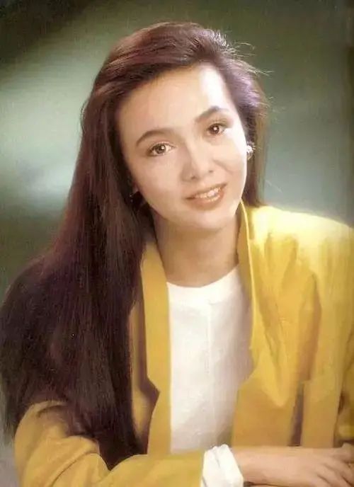 40岁的郑裕玲和60岁对比,63岁郑裕玲图