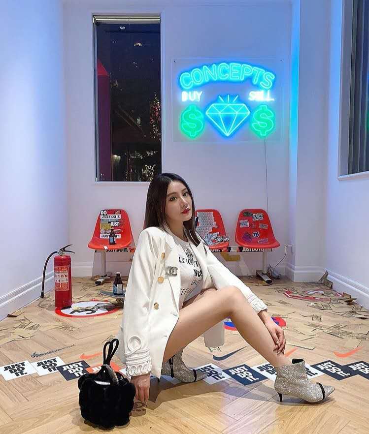 范志毅女儿武磊,范志毅和女儿露脐装