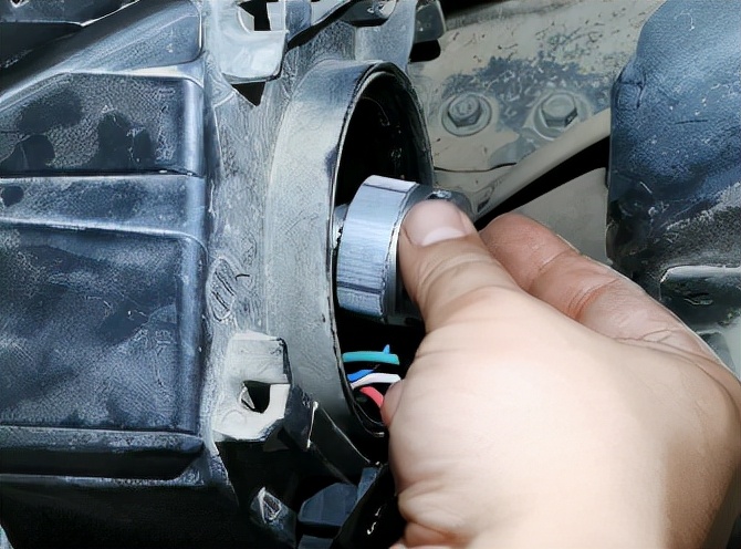 现代瑞纳18年h4led灯泡安装教程,14款现代瑞纳近光灯灯泡更换