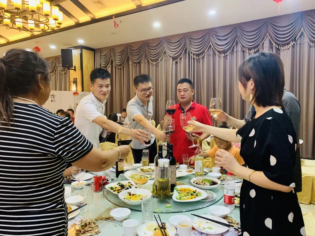 渭南丹凤葡萄酒厂新闻报道,西安客户来考察