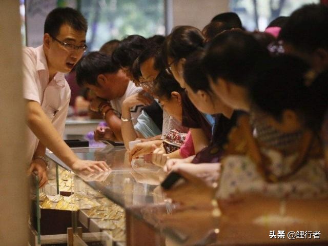 1980年1万人民币能买多少黄金,1980年至今我国黄金价格走势