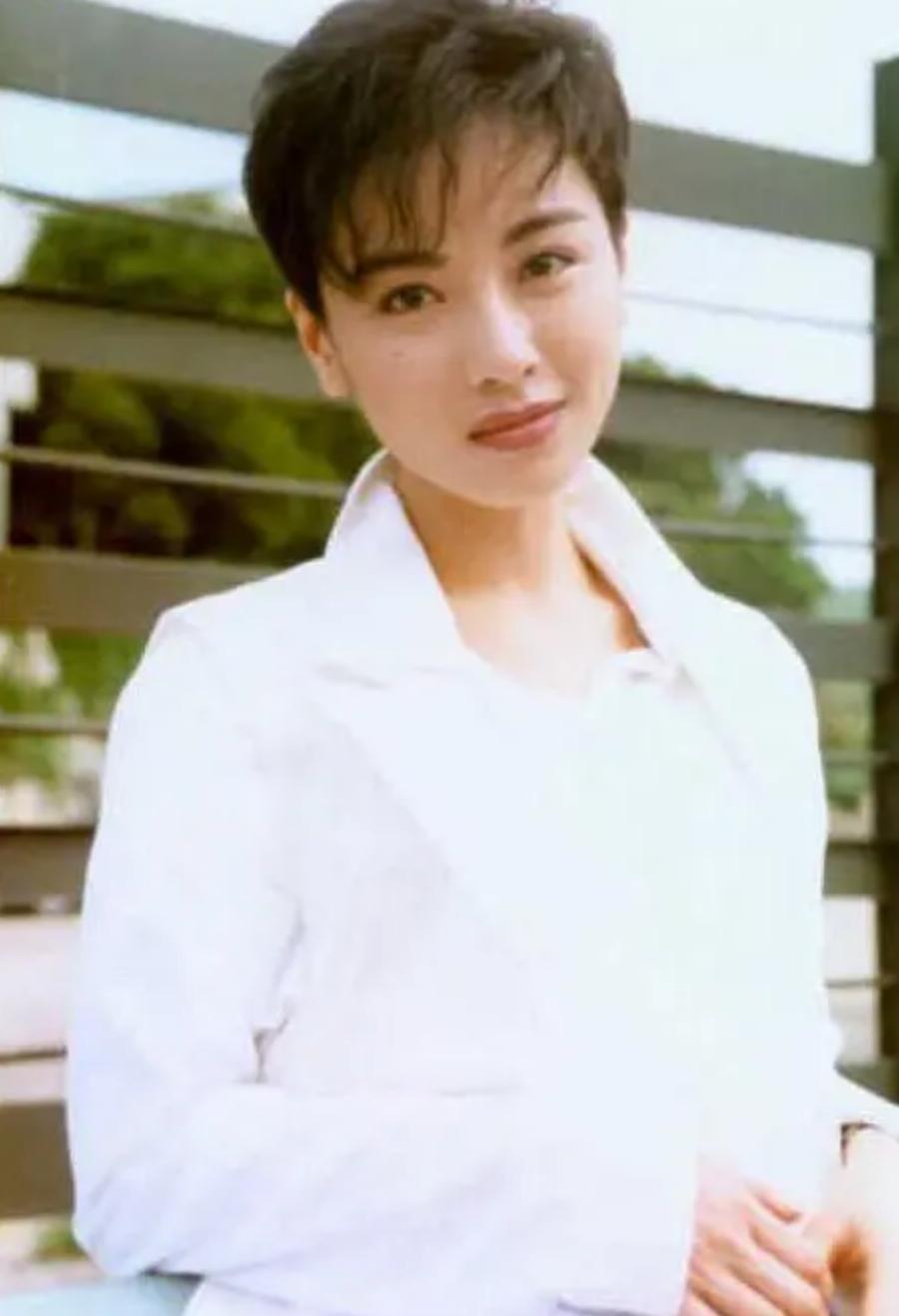 短发鼻祖袁洁莹近照图片,袁洁莹年轻时候最美的照片