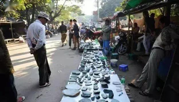 和田玉烟锅图片价钱,和田玉清代烟锅的价格